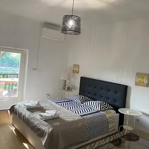  Appartement La Casa Du Port, Chambres, Privee, Avec Vue Sur La Riviere